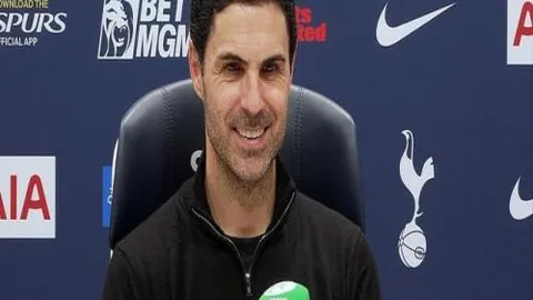 激战正酣，14胜11的骄人战绩，谁能在这关键一战失足？挑战巅峰，悬念迭起！